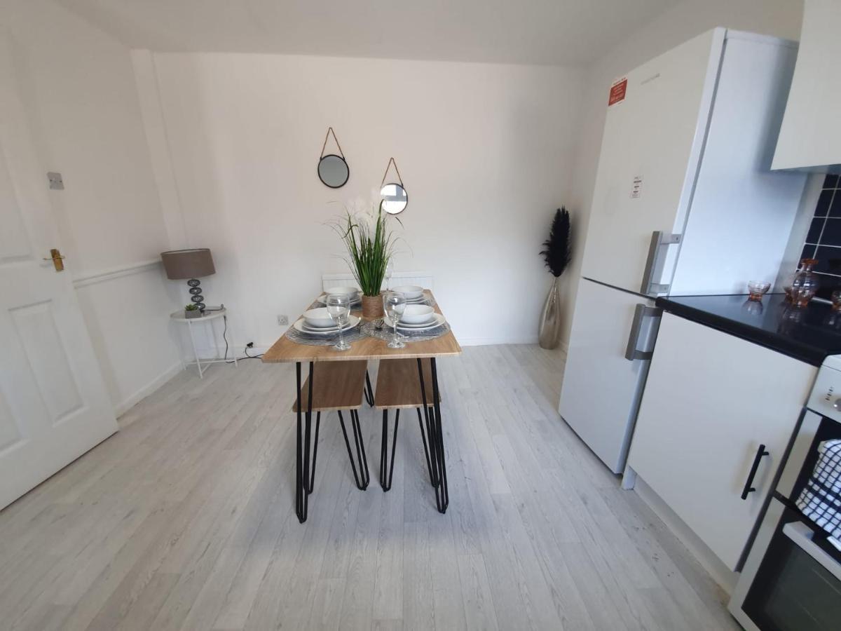 Bv Luxury Spacious 3 Bedroom House At Isaac Close Manchester Exterior photo