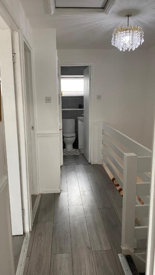 Bv Luxury Spacious 3 Bedroom House At Isaac Close Manchester Exterior photo