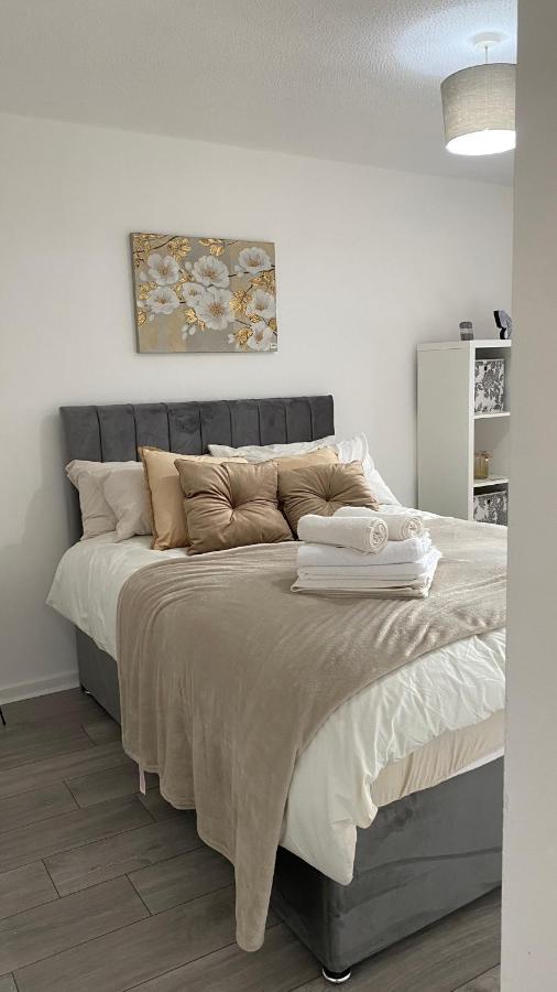 Bv Luxury Spacious 3 Bedroom House At Isaac Close Manchester Exterior photo