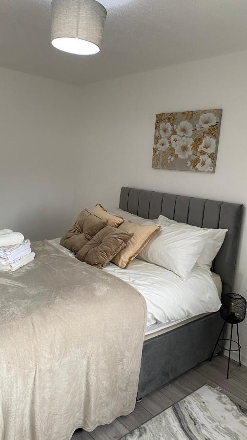 Bv Luxury Spacious 3 Bedroom House At Isaac Close Manchester Exterior photo