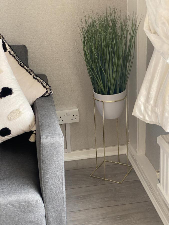Bv Luxury Spacious 3 Bedroom House At Isaac Close Manchester Exterior photo