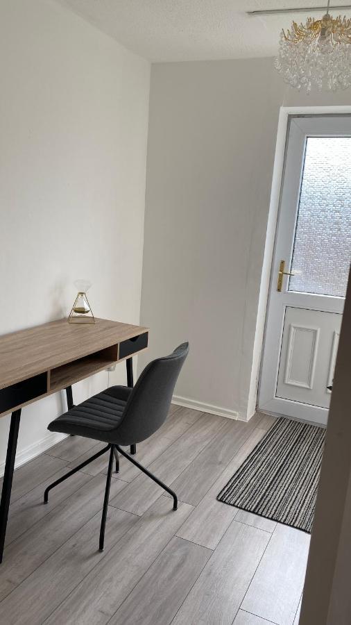 Bv Luxury Spacious 3 Bedroom House At Isaac Close Manchester Exterior photo