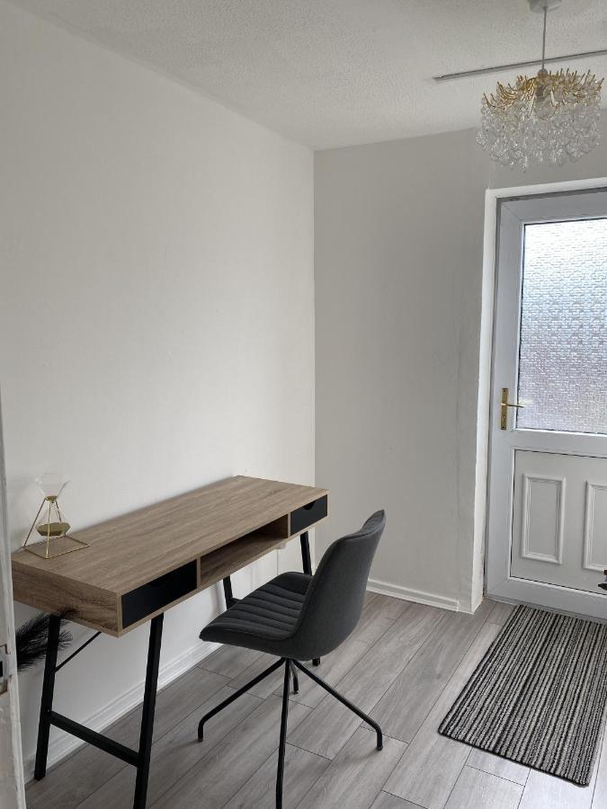 Bv Luxury Spacious 3 Bedroom House At Isaac Close Manchester Exterior photo