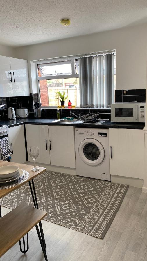 Bv Luxury Spacious 3 Bedroom House At Isaac Close Manchester Exterior photo