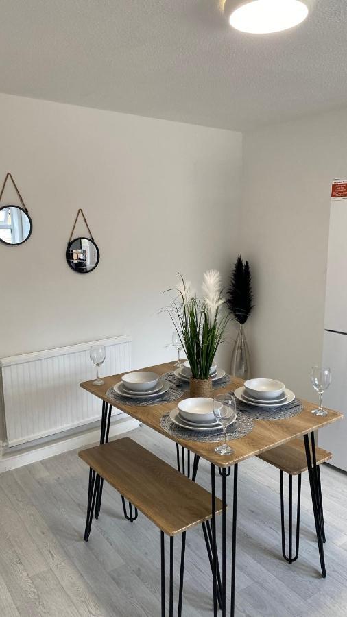 Bv Luxury Spacious 3 Bedroom House At Isaac Close Manchester Exterior photo