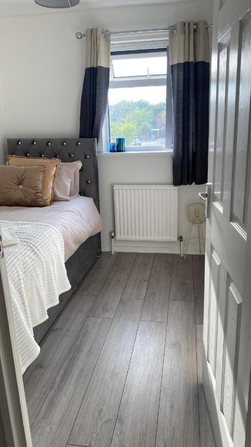 Bv Luxury Spacious 3 Bedroom House At Isaac Close Manchester Exterior photo