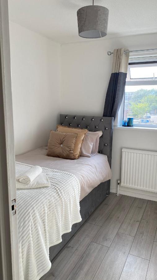Bv Luxury Spacious 3 Bedroom House At Isaac Close Manchester Exterior photo